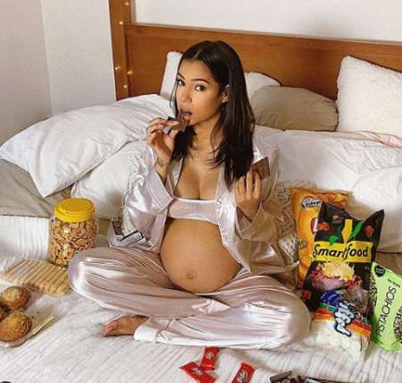 Pregnant Zashia Santiago Enjoying Quarantine